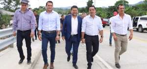 Autoridades del Ministerio de Transporte y Obras P&uacute;blicas y de Manab&iacute; inauguraron las obras.