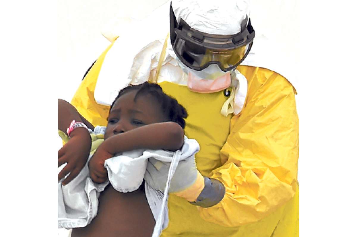 Cuba env&iacute;a 461 m&eacute;dicos m&aacute;s a &Aacute;frica para combatir el &eacute;bola (Galer&iacute;a)