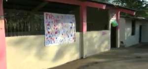 Fachada de la escuela &ldquo;Carlos Ch&aacute;vez&rdquo;, del recinto El Diamante, cant&oacute;n Cascales, provincia de Sucumb&iacute;os donde fue raptada la menor mientras recib&iacute;a clases.