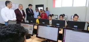 Las autoridades del Gobierno Nacional visitaron a los estudiantes.