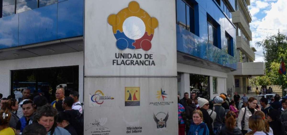Ciudadanos cubanos en situaci&oacute;n irregular esperan por audiencia