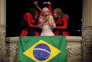 Lady Gaga se presentó ante más de dos millones de personas en Copacabana, Río de Janeiro