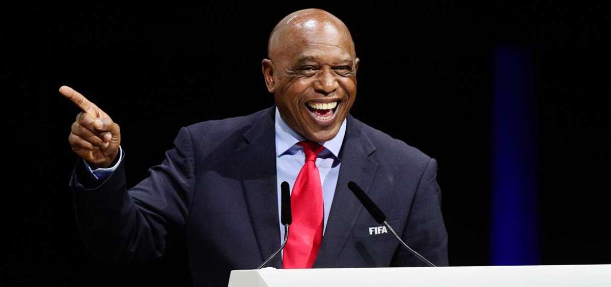El sudafricano Tokyo Sexwale se retira de la elecci&oacute;n a presidente de la FIFA