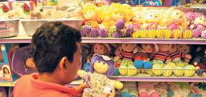 Mu&ntilde;ecas y Trapitos es una de las marcas de juguetes que llegaron como parte del plan de sustituciones y que se comercializan en establecimientos locales. Foto: Miguel Castro / El Tel&eacute;grafo.