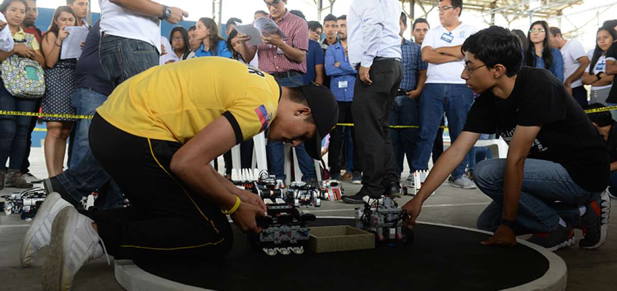 Los duelos se realizan en el coliseo (campus Prosperina). Hombres y mujeres participan en diversas categor&iacute;as.