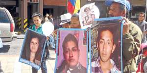 Familiares de los desaparecidos piden a las autoridades ayuda para dar con el paradero de sus hijos. Foto: Rodrigo Matute Torres / El Tel&eacute;grafo