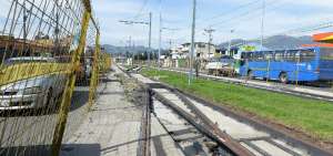 Los trabajos del tranv&iacute;a en Cuenca, en la Avenida de las Am&eacute;ricas, sector Ex CREA est&aacute;n abandonados, aunque en este sitio hay un avance del 90%.