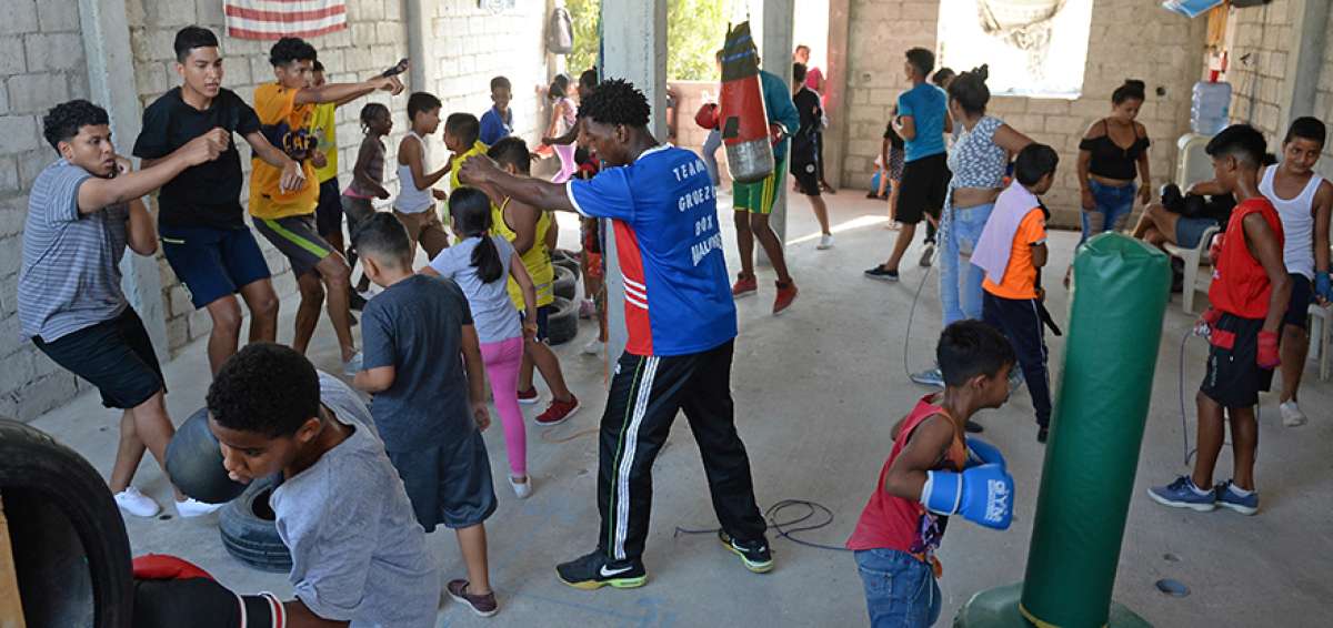Carlos Gruezo pone a boxear a Las Malvinas