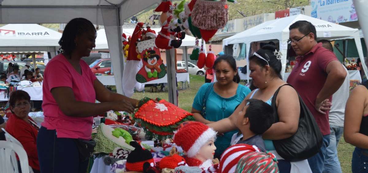 Las artesan&iacute;as y prendas de vestir destacaron en las exhibiciones de la econom&iacute;a popular y solidaria.
