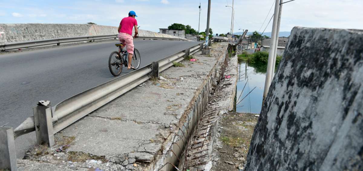Las viviendas del sector de la G y calle 25 no resultaron afectadas por la ca&iacute;da del hormig&oacute;n.