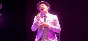 Antonio Mellado, conocido art&iacute;sticamente como Zenet, interpret&oacute; canciones desde su disco Los mares de China hasta el m&aacute;s reciente Si sucede, conviene.