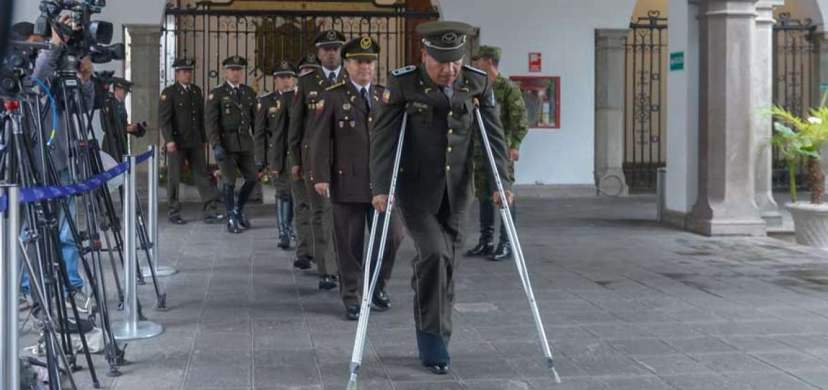 Un grupo de polic&iacute;as que resultaron heridos o fueron secuestrados durante la &uacute;ltima paralizaci&oacute;n se reunieron ayer con el presidente Len&iacute;n Moreno.  