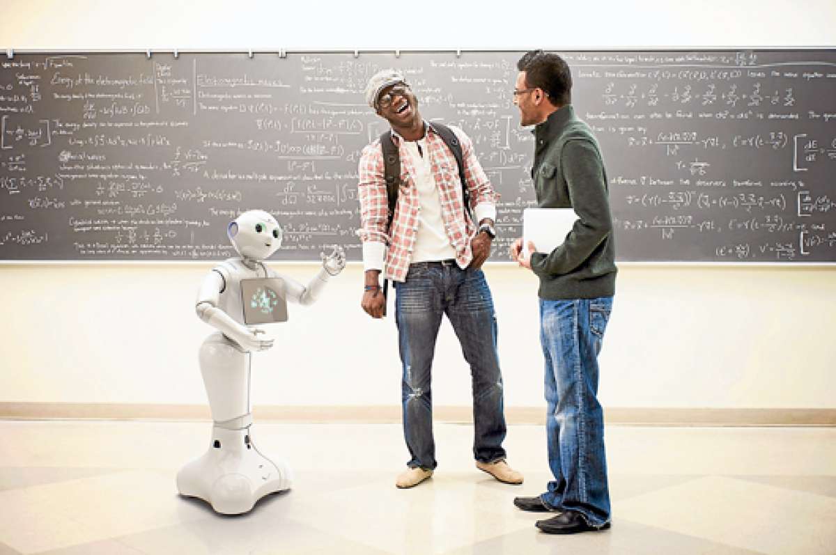 Pepper, el robot de la compa&ntilde;&iacute;a japonesa de internet SoftBank, mide 1,2 metros de altura y pesa 27 kilos. Foto: Tomado de www.zdnet.com