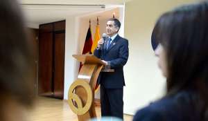 El alcalde Augusto Barrera habla en la sala de prensa del Municipio sobre el proceso de transici&oacute;n con su sucesor, Mauricio Rodas. Foto: &Aacute;lvaro P&eacute;rez |  El Tel&eacute;grafo