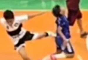 Pelea en partido sub-12 termina con expulsiones masivas.,