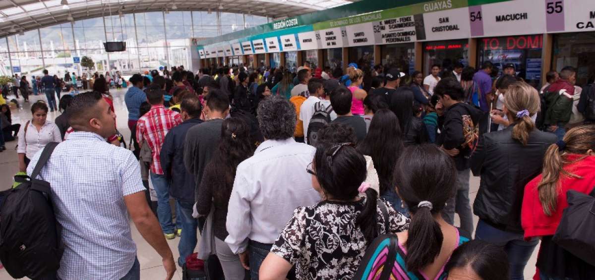 Un ir y venir de turistas se registr&oacute; ayer en la terminal de Quitumbe, en el sur de la capital.