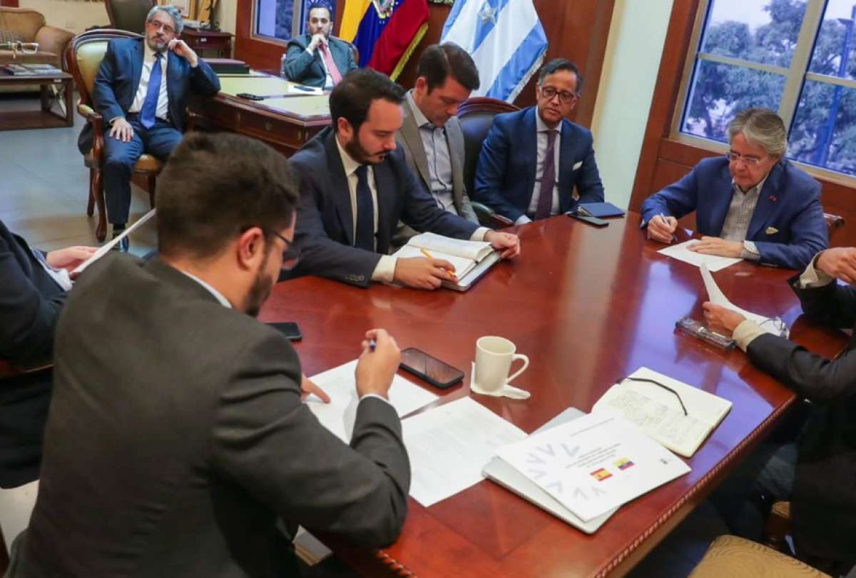 El presidente Guillermo Lasso se reunió con su gabinete para establecer el veto a la Ley de Comunicación.
