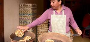 La cafeter&iacute;a-bodega no tiene nombre, pero es conocida  por los vecinos de Colombia, miembros de cooperativas de taxis y pobladores.