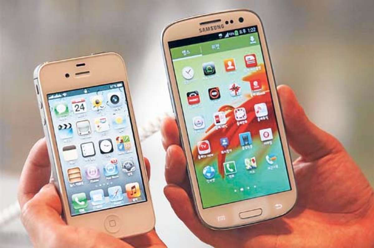 Una comparaci&oacute;n de los men&uacute;s principales de un celular de Apple y otro de Samsung. Tomado de http://www.odt.co.nz