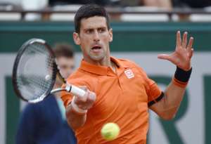 Novak Djokovic  venci&oacute; 6-2, 7-5 y 6-2 al veterano finland&eacute;s de 33 a&ntilde;os Jarkko Nieminen. FOTO: AFP 