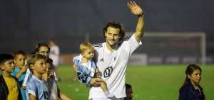 El uruguayo Diego Forl&aacute;n jug&oacute; con la camiseta de Barcelona en la Noche Amarilla de 2017.