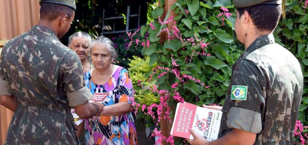 Brasil le declara la guerra al zika en combate casa a casa