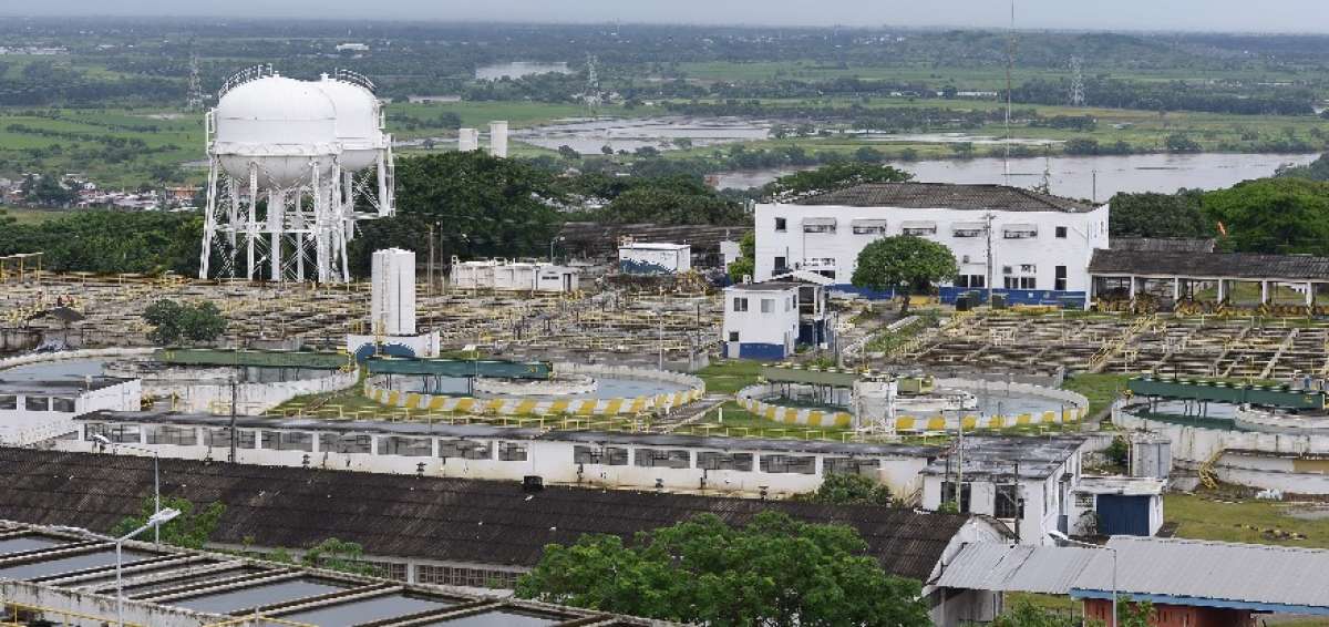 Los cinco tanques ubicados en la planta de La Toma forman parte de las 14 estructuras similares que existen en la ciudad.