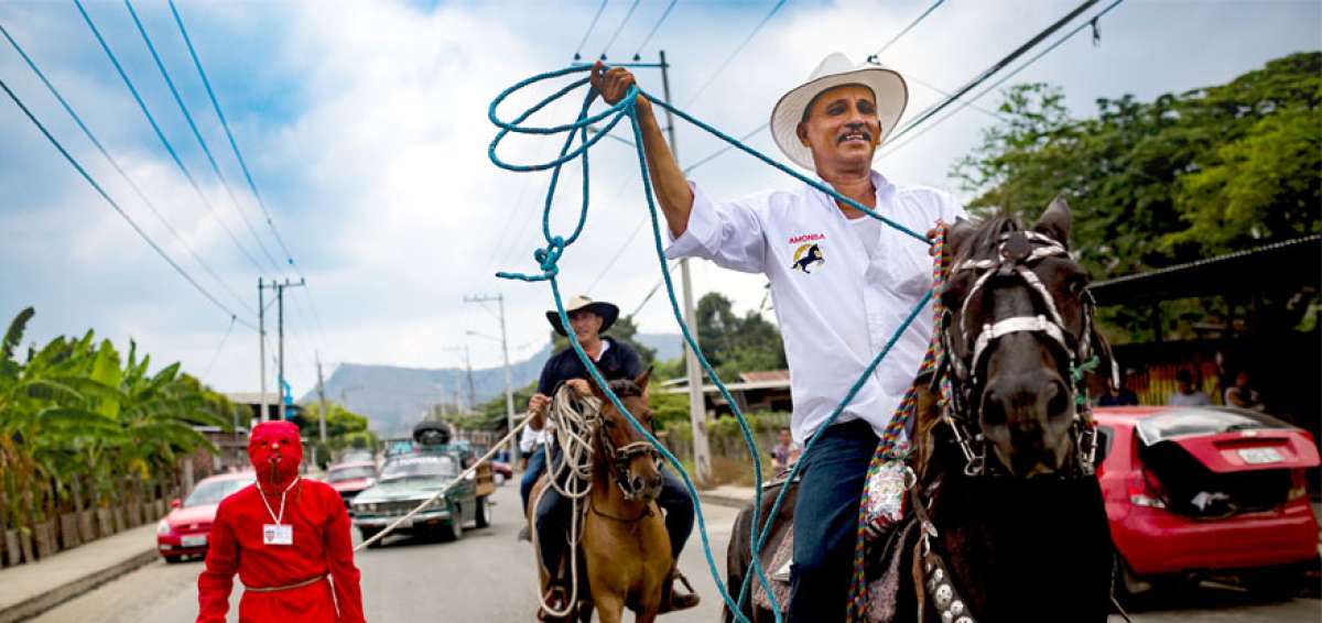 La Bajada de Reyes es una tradici&oacute;n en Santa Ana que data de hace m&aacute;s de 100 a&ntilde;os; empieza a las 06:00 y termina pasada la media noche.