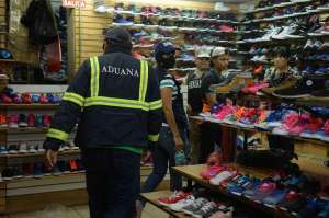 Durante el operativo algunos due&ntilde;os de locales cerraron las puertas. Foto: Miguel Castro / El Tel&eacute;grafo