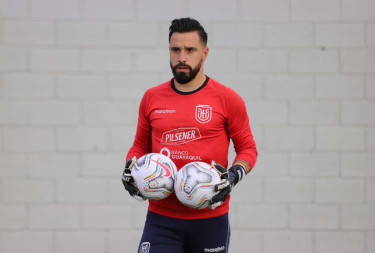 Hern&aacute;n Gal&iacute;ndez ser&iacute;a el s&eacute;ptimo arquero nacionalizado que juegue un partido oficial con Ecuador