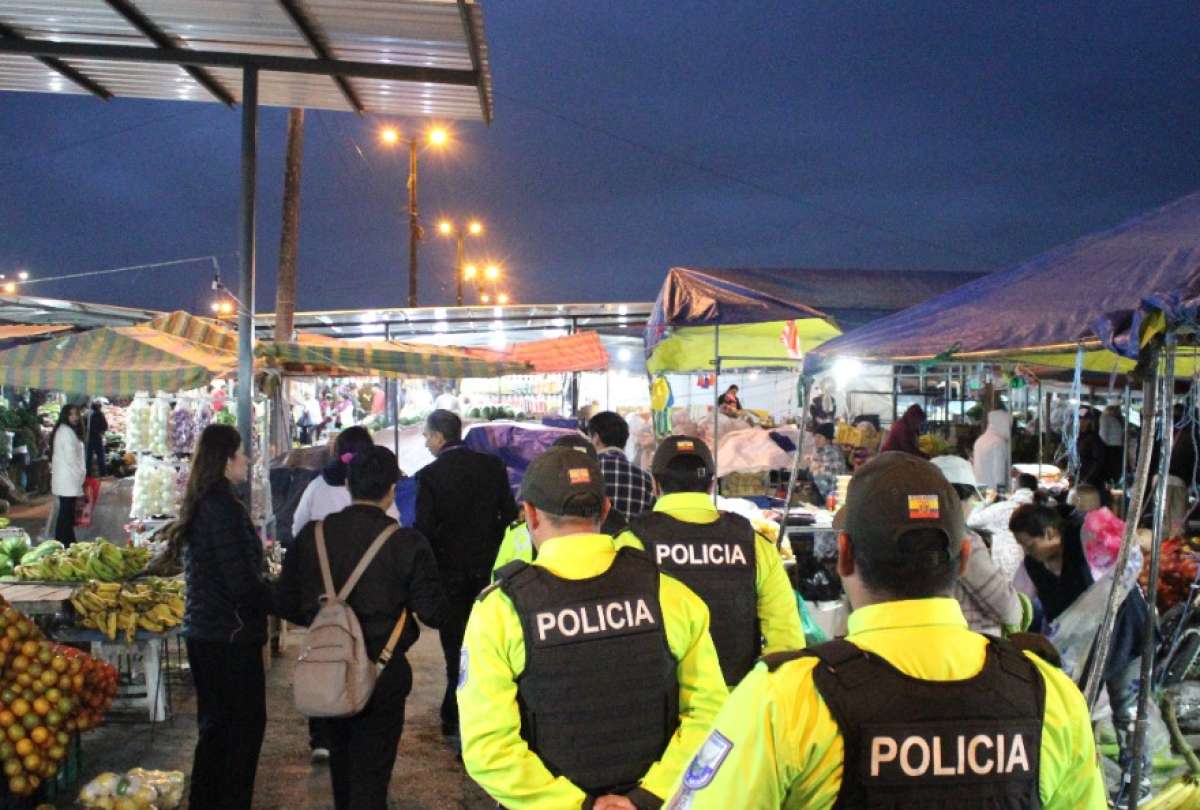 Operativos en Pichincha dejan nueve detenidos y cinco locales clausurados por especulación de precios