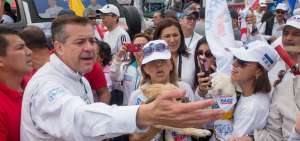 El candidato a la Vicepresidencia Andr&eacute;s P&aacute;ez y su hermano &Aacute;lvaro tendr&iacute;an vinculaci&oacute;n con la empresa Stanford Financial Group.