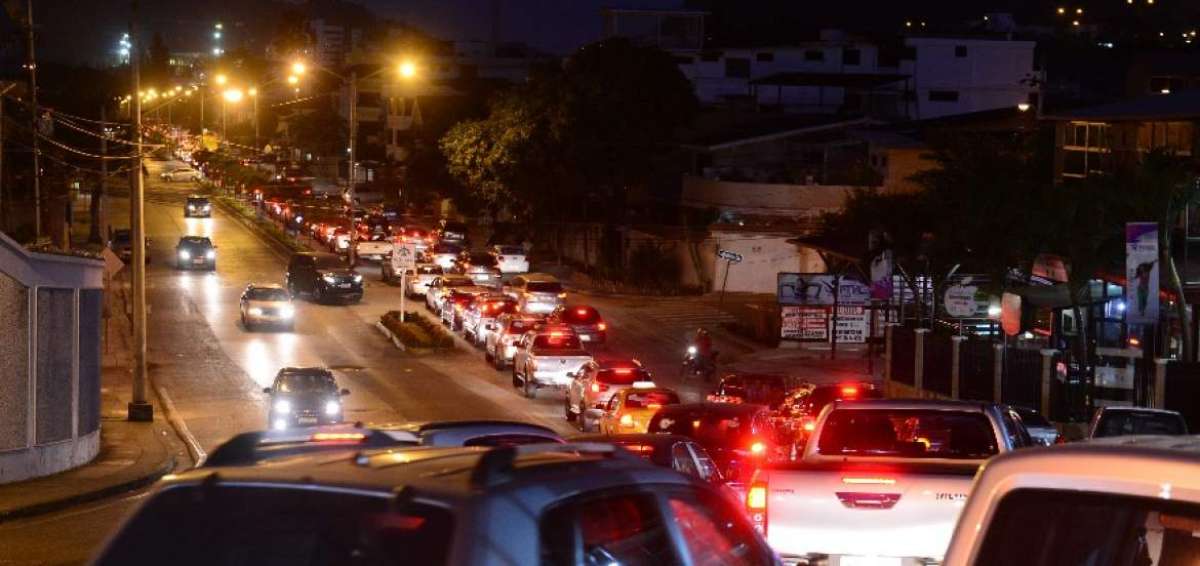 Volcamiento de tanquero con combustible causa congesti&oacute;n en la  v&iacute;a Perimetral