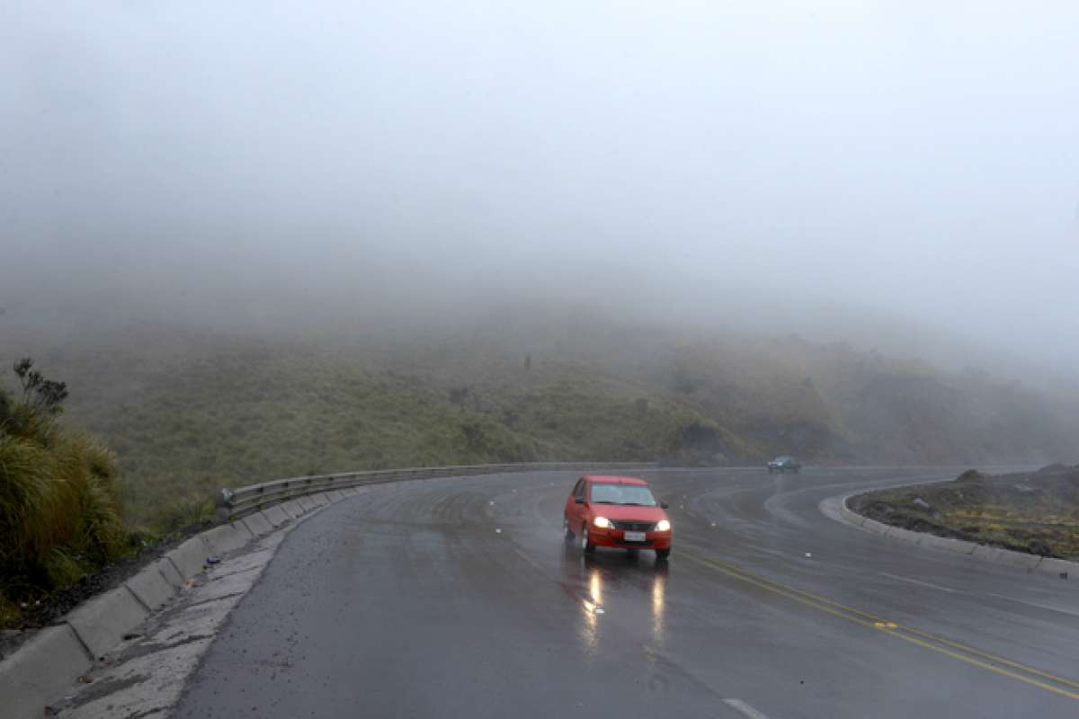 Desde el domingo los veh&iacute;culos fluyen normalmente por la carretera Baeza-Papallacta. Foto: Archivo/El Tel&eacute;grafo