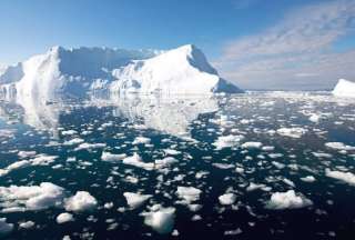 La capa de hielo del continente se derrite a un nivel mayor. 