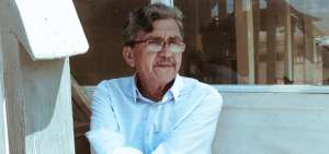 El poeta Roy Sig&uuml;enza cumple 30 a&ntilde;os apelando al latido de sus letras