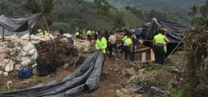 Se hallaron numerosas labores mineras. En el operativo participaron 350 polic&iacute;as, 22 militares, 5 fiscales y 10  funcionarios de la ARCOM, entre otras autoridades.