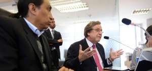 Virgilio Hern&aacute;ndez, presidente de la Comisi&oacute;n de R&eacute;gimen Econ&oacute;mico; y Miguel Egas, ministro de Industrias y Productividad.