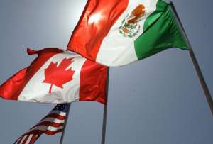 Las nuevas tarifas impuestas por Donald Trump desatan represalias que amenazan la estabilidad económica internacional.