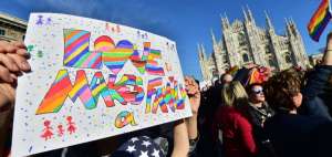 Manifestantes en la Plaza de la Catedral en Mil&aacute;n. 