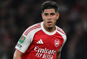 Piero Hincapié fue titular en el Arsenal