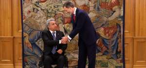 Felipe VI y el presidente de Ecuador, Len&iacute;n Moreno,iz., en el Palacio de La Zarzuela durante la audiencia al mandatario ecuatoriano con motivo de su visita de trabajo a Madrid.