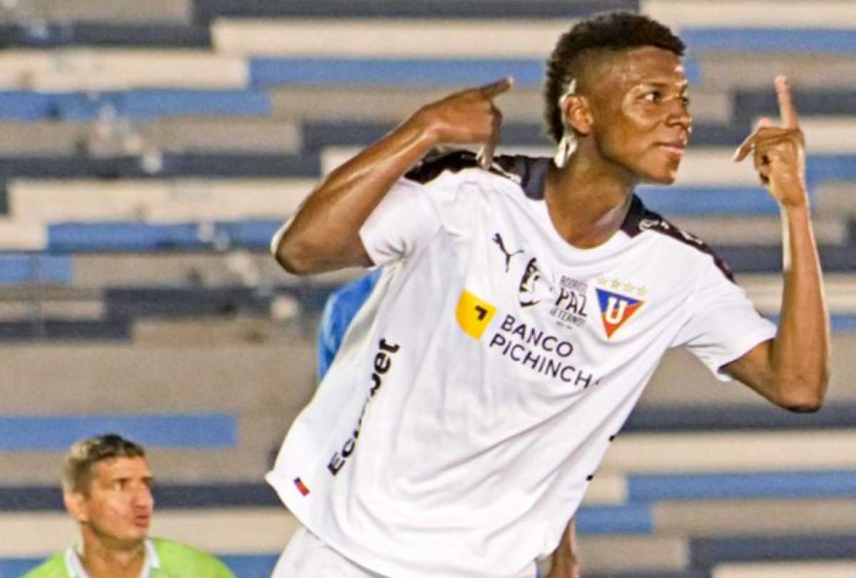 Nilson Angulo celebra su gol ante 9 de Octubre, en Guayaquil