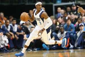 Rajon Rondo ha sido un aporte importante para los Dallas Mavericks desde su llegada al equipo. Foto: AFP
