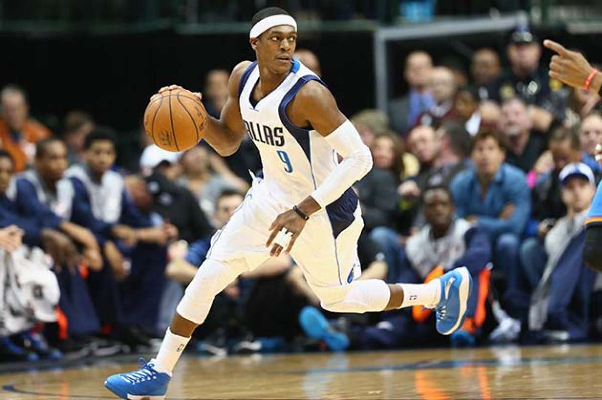 Rajon Rondo ha sido un aporte importante para los Dallas Mavericks desde su llegada al equipo. Foto: AFP