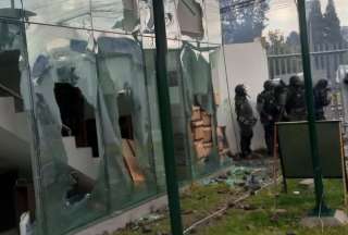 Manifestantes atacaron el edificio de la Contraloría General del Estado