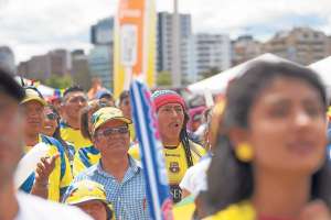 La afici&oacute;n quite&ntilde;a se reuni&oacute; en el parque La Carolina por el compromiso entre Ecuador y Suiza. Las familias celebraron el D&iacute;a del Padre. Foto: John Guevara