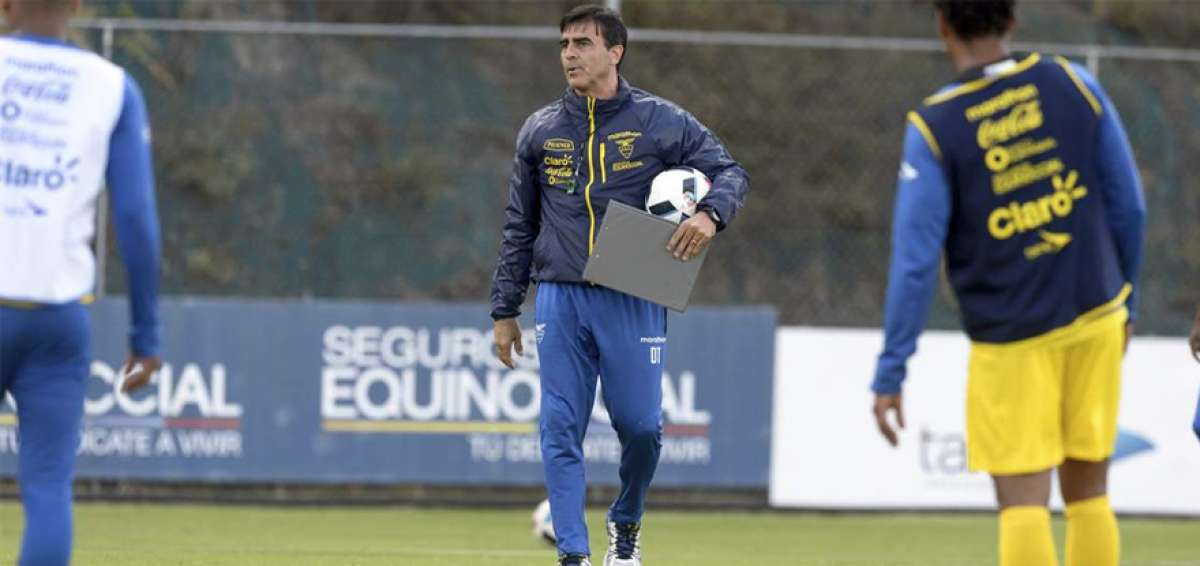 Quinteros prueba a su defensa en amistosos