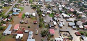 Diversos sectores de la ciudad de Coca, capital de la provincia de Orellana, est&aacute;n bajo el agua. El aguacero del lunes caus&oacute; da&ntilde;os en las carreteras.