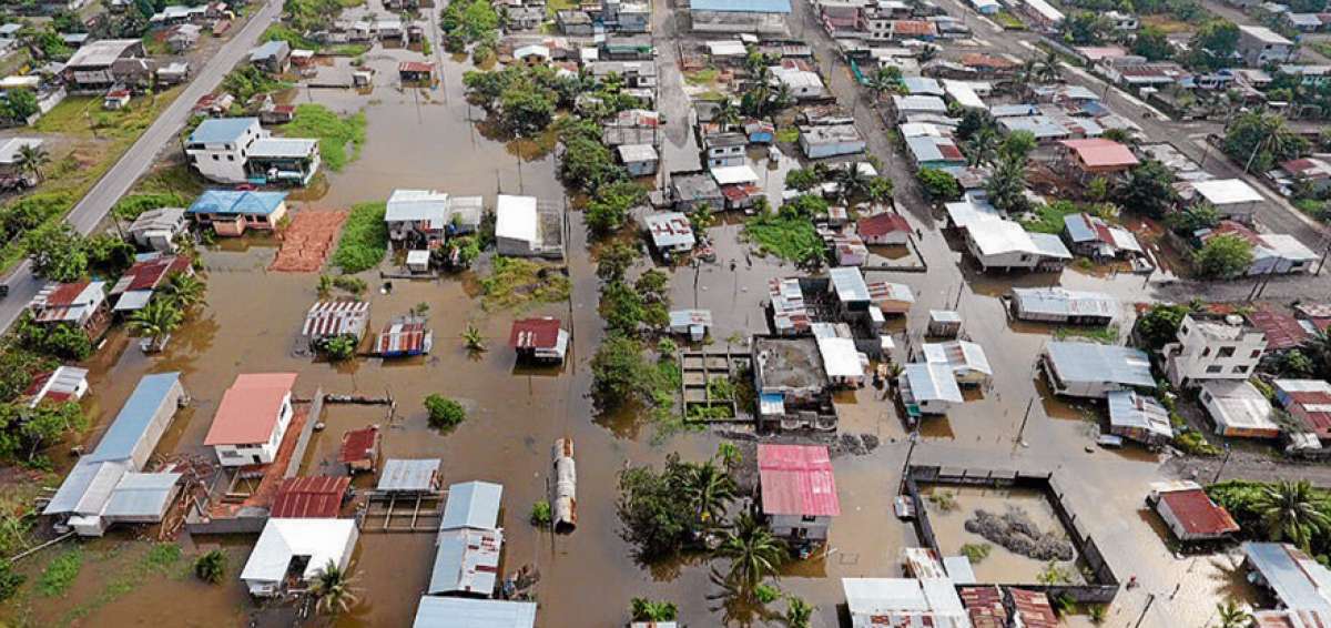 Diversos sectores de la ciudad de Coca, capital de la provincia de Orellana, est&aacute;n bajo el agua. El aguacero del lunes caus&oacute; da&ntilde;os en las carreteras.